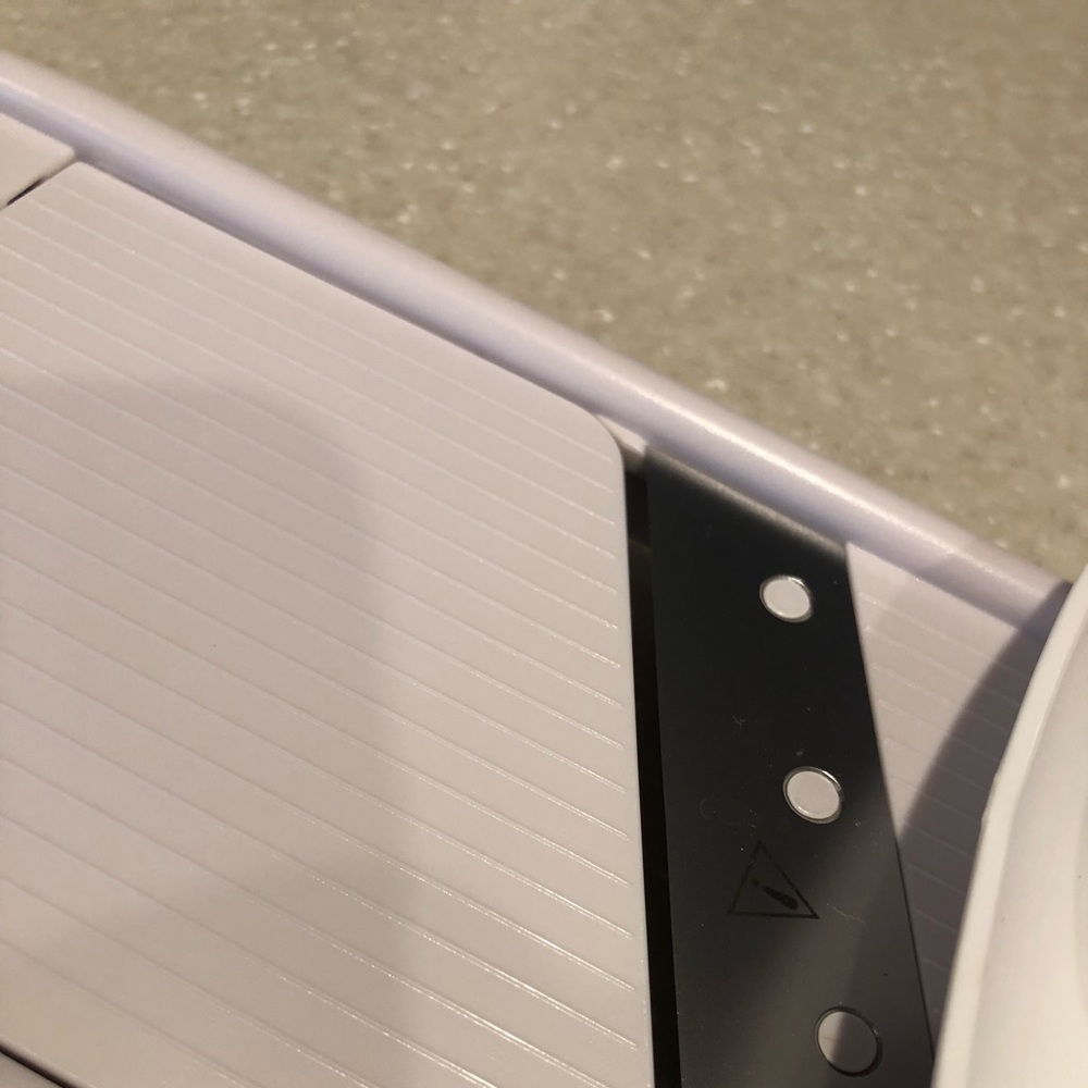 New pampered chef slicer - Picture 2 of 5